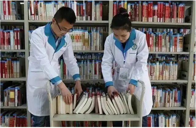 Nam sinh đỗ đại học top đầu nhưng cha mẹ vừa xem giấy báo trúng tuyển liền nói: 'Học lại còn hơn thi đậu'- Ảnh 1. Nam sinh đỗ đại học top đầu nhưng cha mẹ vừa xem giấy báo trúng tuyển liền nói: 'Học lại còn hơn thi đậu'- Ảnh 1.