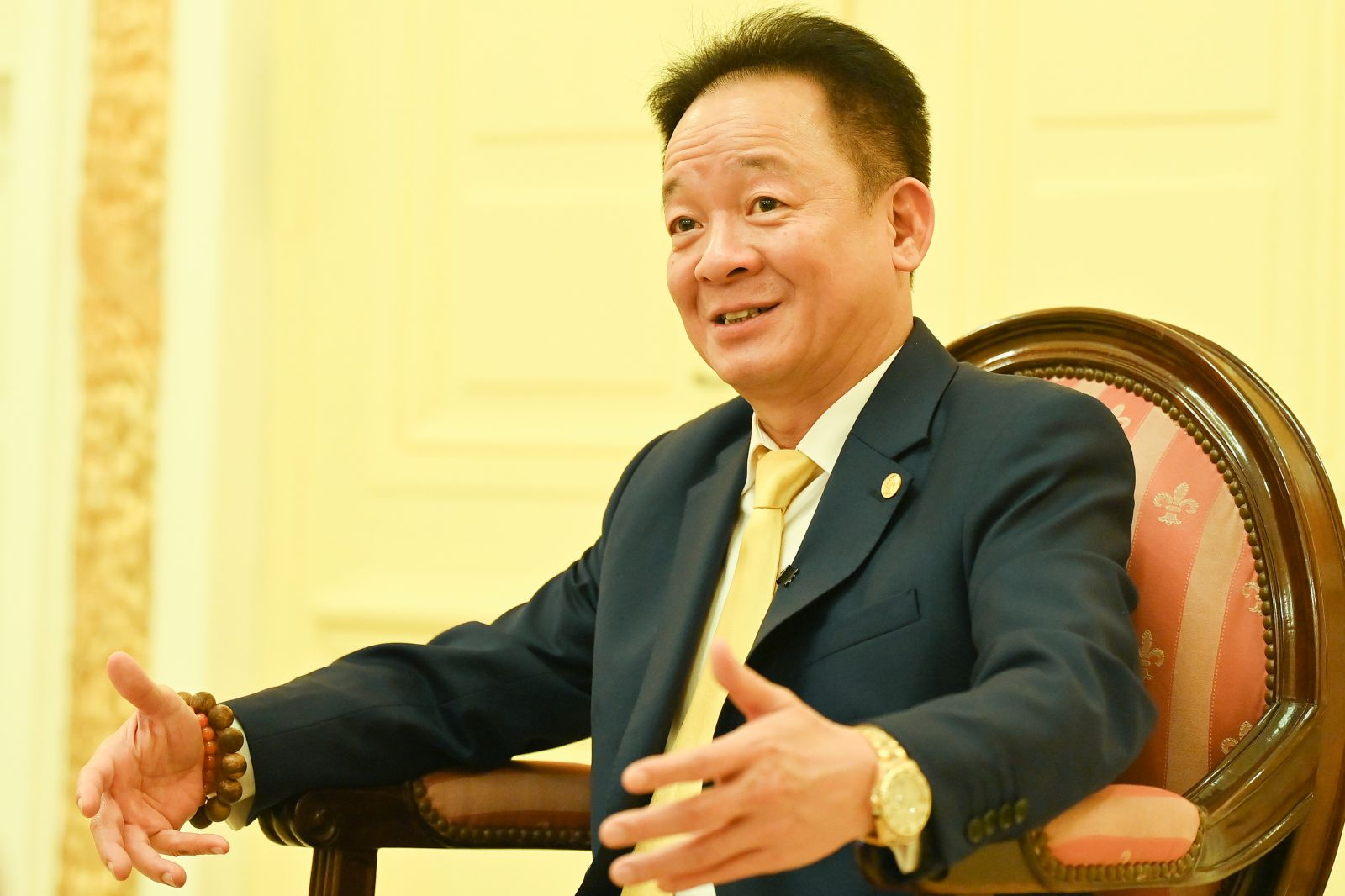 Vì sao gia đình doanh nhân nổi tiếng Việt Nam chuộng cà vạt màu vàng: Khám phá ý nghĩa sâu xa- Ảnh 7.