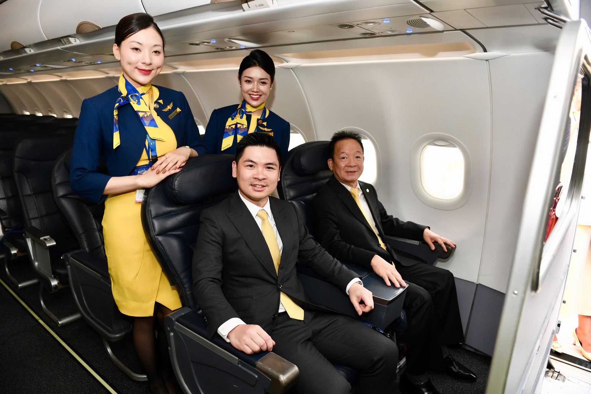 Vì sao gia đình doanh nhân nổi tiếng Việt Nam chuộng cà vạt màu vàng: Khám phá ý nghĩa sâu xa- Ảnh 10.