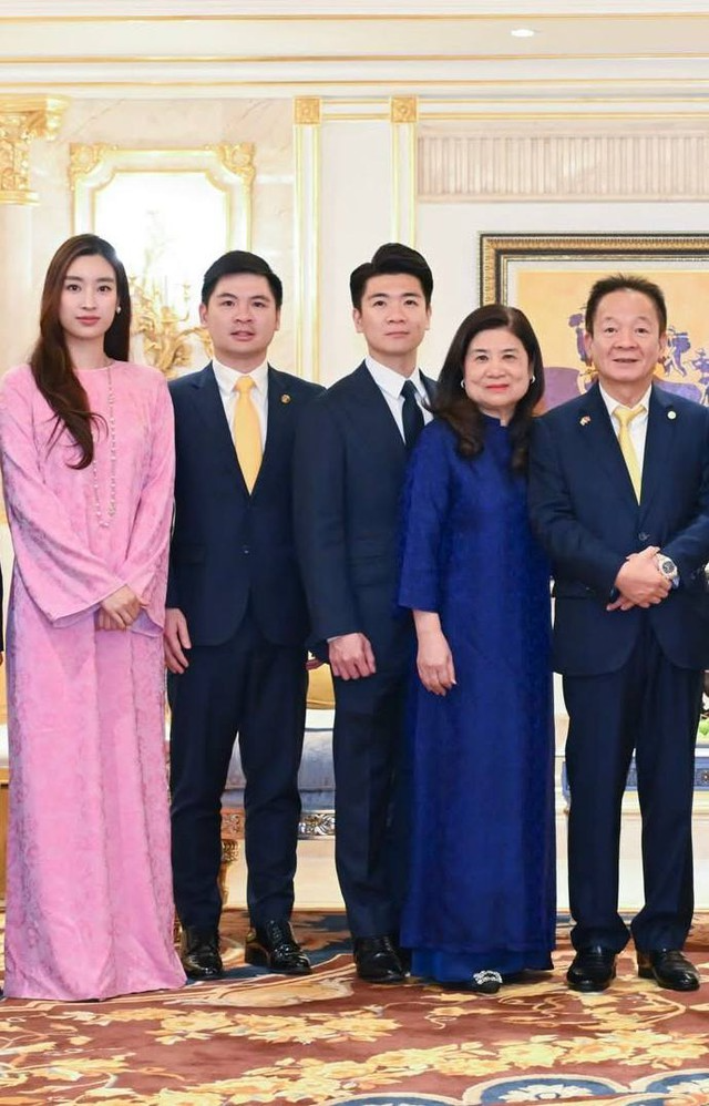Vì sao gia đình doanh nhân nổi tiếng Việt Nam chuộng cà vạt màu vàng: Khám phá ý nghĩa sâu xa- Ảnh 3.