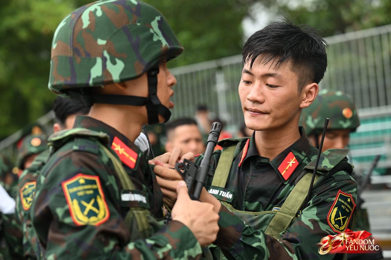 Visual căng đét của dàn chiến sĩ A80: Mướt mồ hôi vẫn toả sáng trước buổi Tổng hợp luyện đầu tiên tại Hà Nội- Ảnh 12.