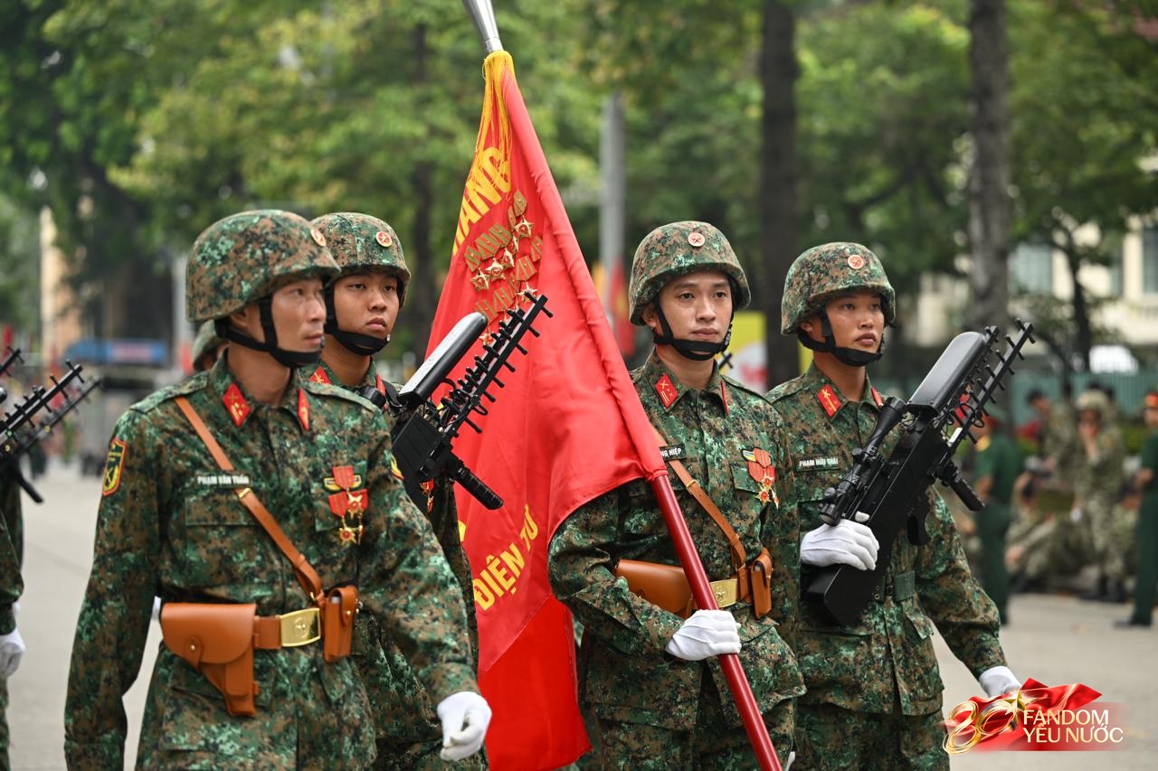 Visual căng đét của dàn chiến sĩ A80: Mướt mồ hôi vẫn toả sáng trước buổi Tổng hợp luyện đầu tiên tại Hà Nội- Ảnh 15.