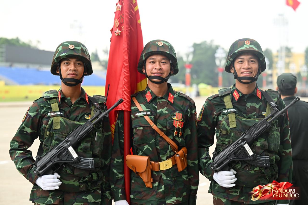 Visual căng đét của dàn chiến sĩ A80: Mướt mồ hôi vẫn toả sáng trước buổi Tổng hợp luyện đầu tiên tại Hà Nội- Ảnh 13.