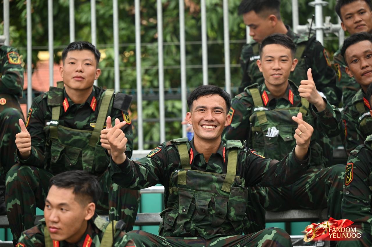 Visual căng đét của dàn chiến sĩ A80: Mướt mồ hôi vẫn toả sáng trước buổi Tổng hợp luyện đầu tiên tại Hà Nội- Ảnh 7.