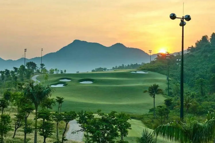 Cách trung tâm Đà Nẵng khoảng 25 km, sân golf 18 lỗ đẳng cấp quốc tế do tập đoàn nghìn tỷ đầu tư có gì mà nhiều lần giật giải “hàng đầu châu Á”?- Ảnh 3.