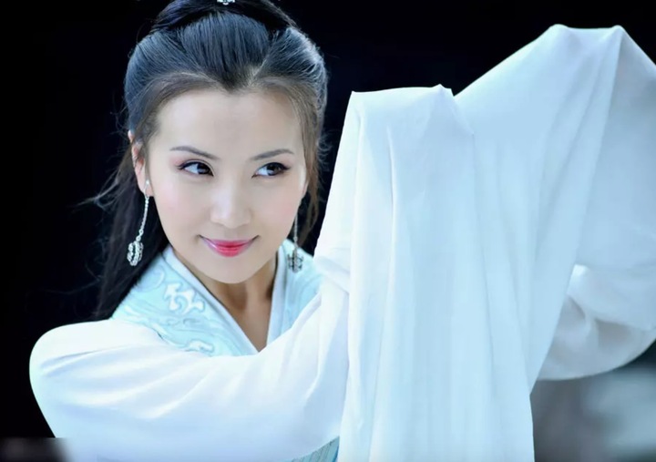 Mỹ nhân đẹp nhất 'Thiên long bát bộ' bỏ showbiz cưới đại gia, giờ làm giảng viên- Ảnh 2.