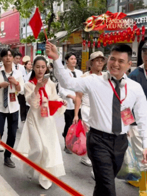 Full bộ hình dàn sao tổng hợp luyện diễu hành tại Ba Đình: Mỹ nam Vbiz nổi bần bật giữa phố, NSND Lê Khanh - Lan Hương diện áo dài đầy tự hào!- Ảnh 10.