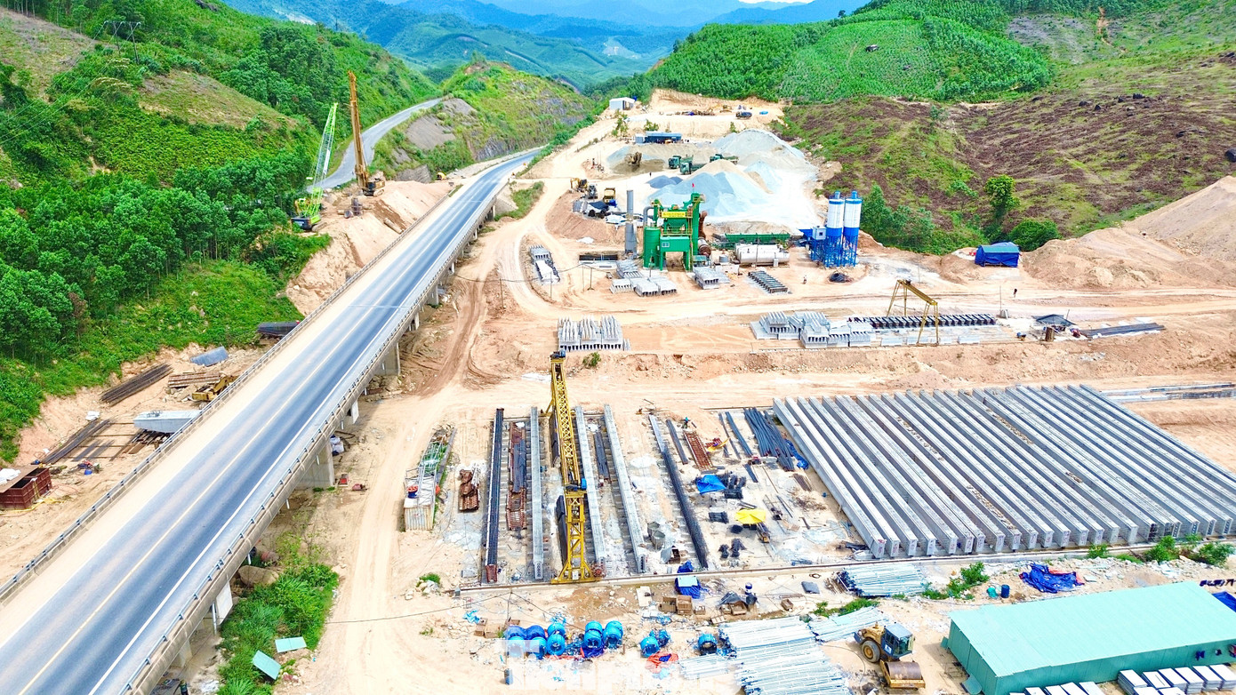 Gấp rút thi công dự án 'lên đời' cao tốc La Sơn - Hòa Liên- Ảnh 3. Gấp rút thi công dự án 'lên đời' cao tốc La Sơn - Hòa Liên- Ảnh 3.