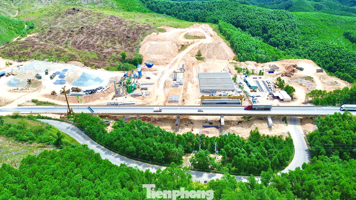 Gấp rút thi công dự án 'lên đời' cao tốc La Sơn - Hòa Liên- Ảnh 7. Gấp rút thi công dự án 'lên đời' cao tốc La Sơn - Hòa Liên- Ảnh 7.