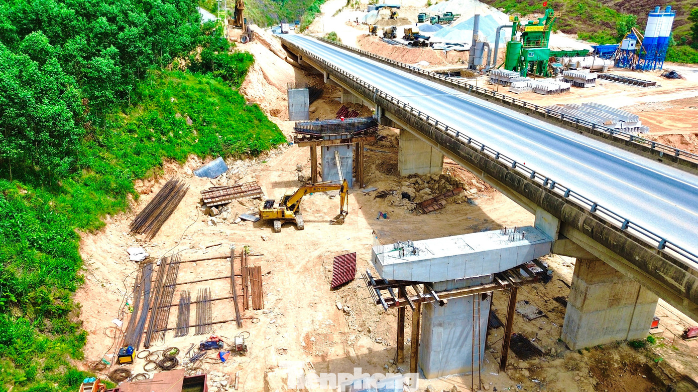 Gấp rút thi công dự án 'lên đời' cao tốc La Sơn - Hòa Liên- Ảnh 8. Gấp rút thi công dự án 'lên đời' cao tốc La Sơn - Hòa Liên- Ảnh 8.