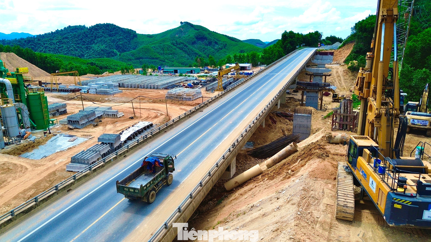 Gấp rút thi công dự án 'lên đời' cao tốc La Sơn - Hòa Liên- Ảnh 10. Gấp rút thi công dự án 'lên đời' cao tốc La Sơn - Hòa Liên- Ảnh 10.