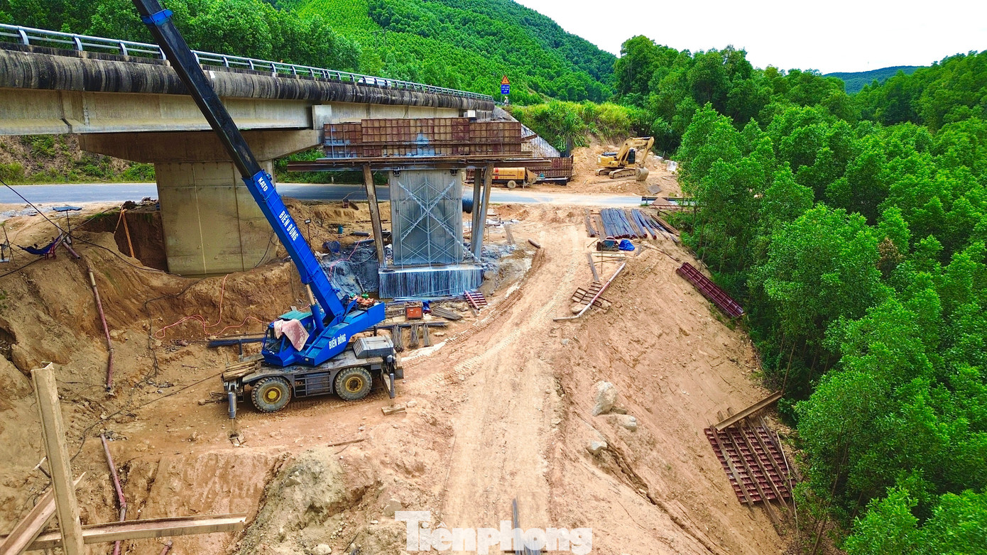 Gấp rút thi công dự án 'lên đời' cao tốc La Sơn - Hòa Liên- Ảnh 11. Gấp rút thi công dự án 'lên đời' cao tốc La Sơn - Hòa Liên- Ảnh 11.