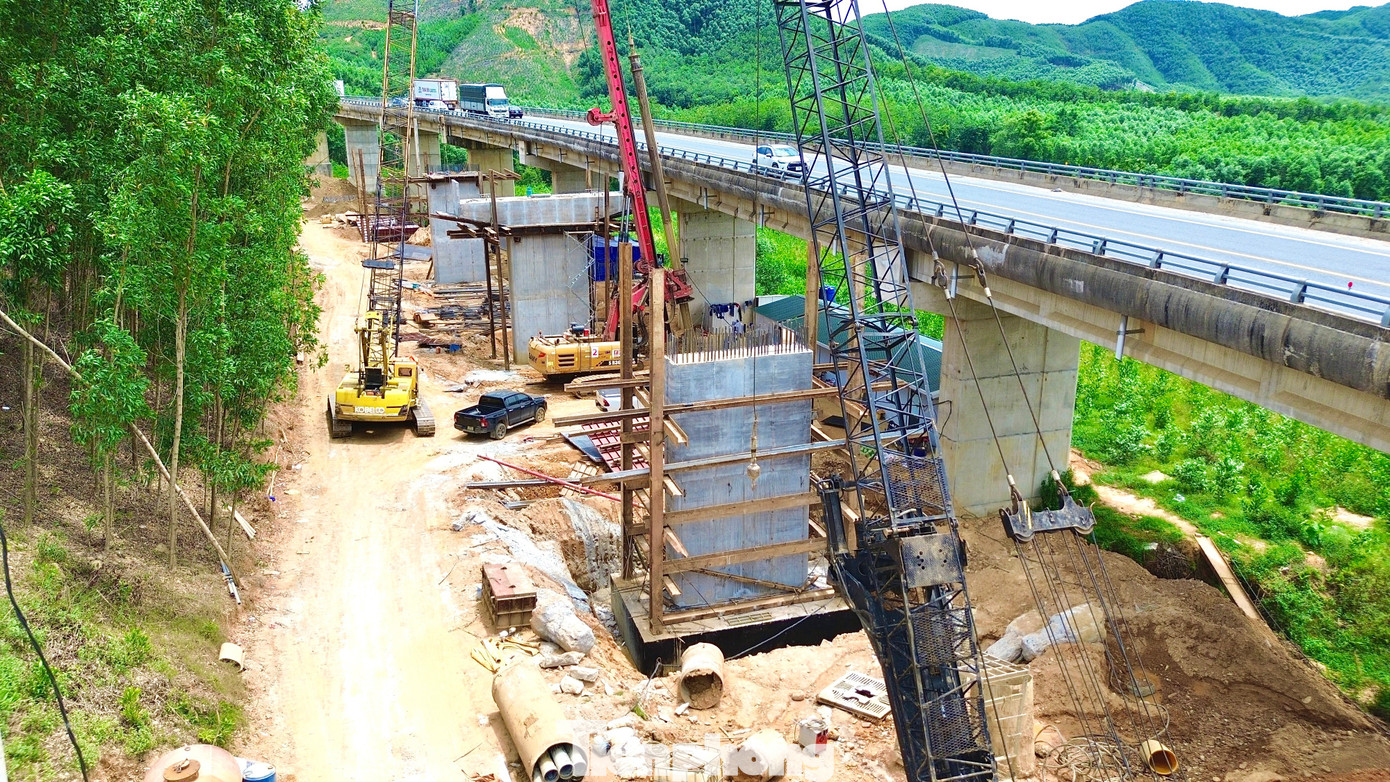 Gấp rút thi công dự án 'lên đời' cao tốc La Sơn - Hòa Liên- Ảnh 12. Gấp rút thi công dự án 'lên đời' cao tốc La Sơn - Hòa Liên- Ảnh 12.