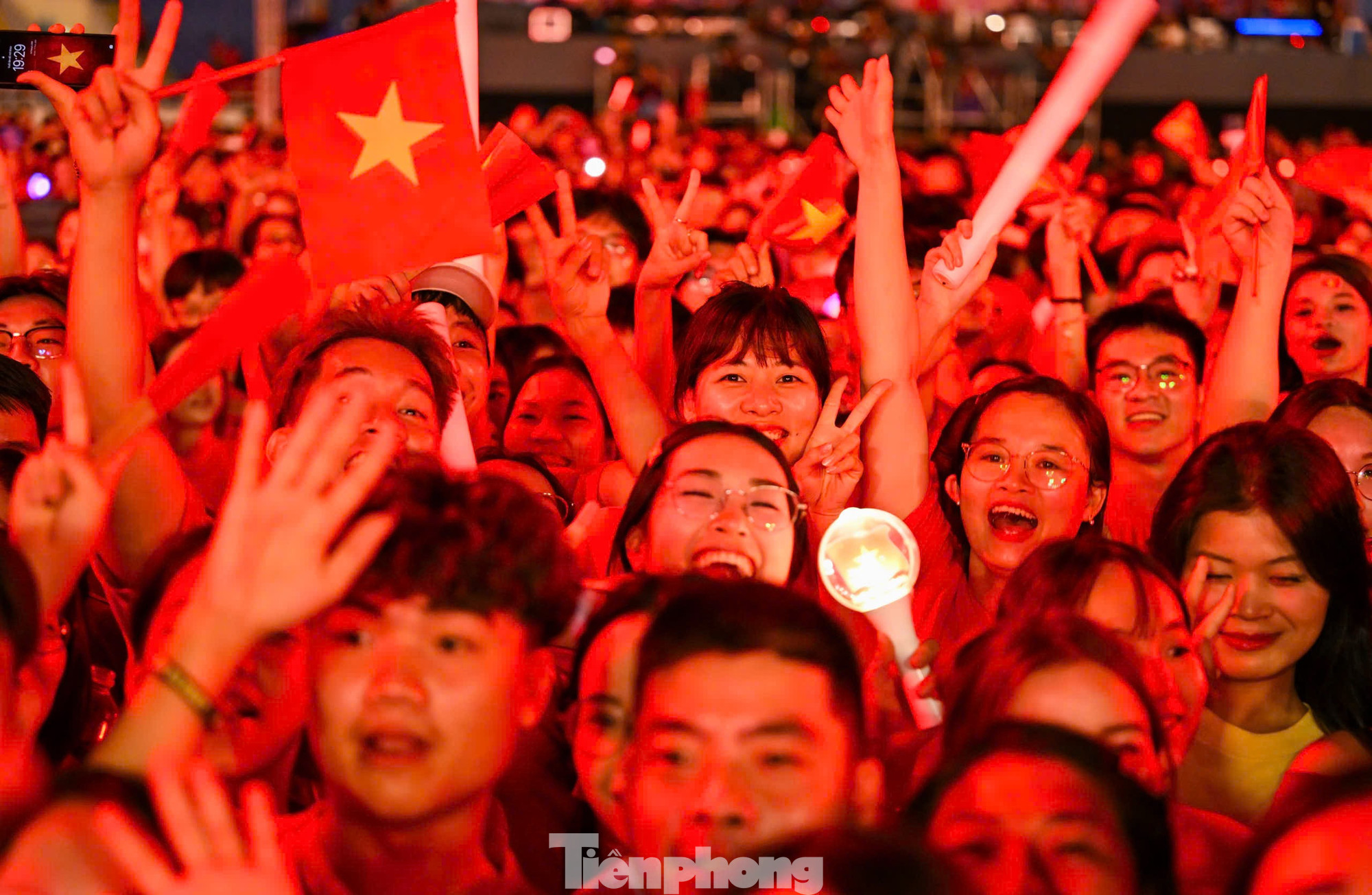 Sức ép ngược từ những biển người- Ảnh 4.