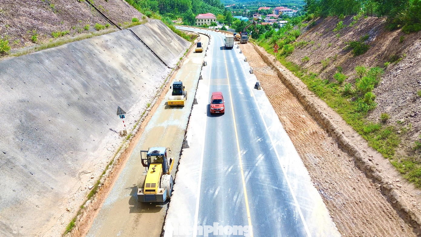 Gấp rút thi công dự án 'lên đời' cao tốc La Sơn - Hòa Liên- Ảnh 14. Gấp rút thi công dự án 'lên đời' cao tốc La Sơn - Hòa Liên- Ảnh 14.