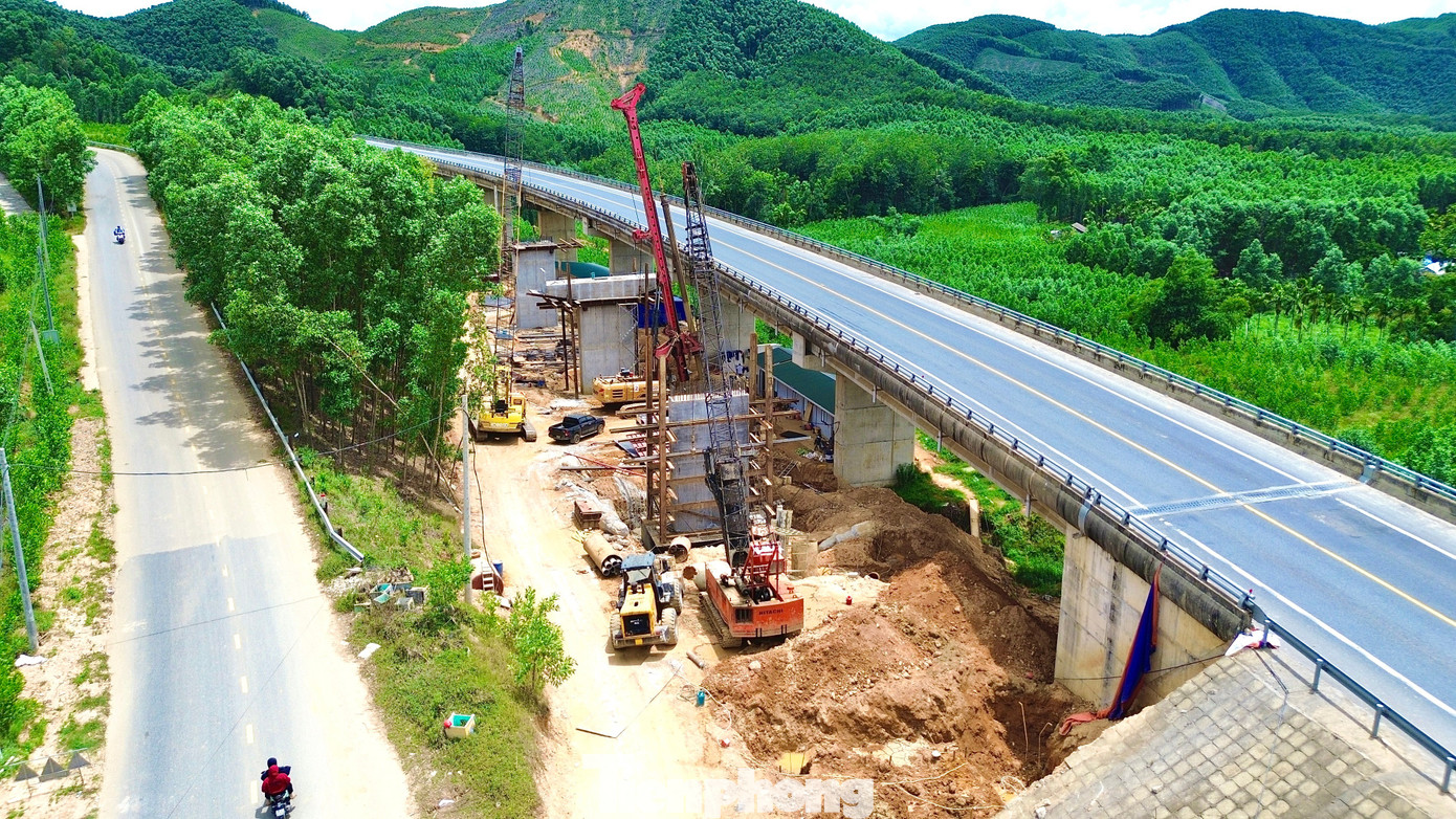 Gấp rút thi công dự án 'lên đời' cao tốc La Sơn - Hòa Liên- Ảnh 13. Gấp rút thi công dự án 'lên đời' cao tốc La Sơn - Hòa Liên- Ảnh 13.