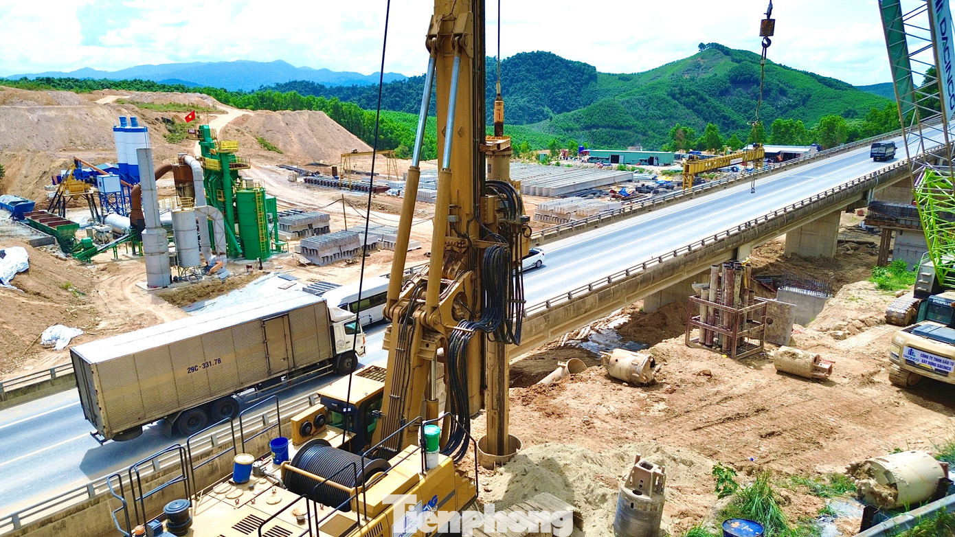 Gấp rút thi công dự án 'lên đời' cao tốc La Sơn - Hòa Liên- Ảnh 17. Gấp rút thi công dự án 'lên đời' cao tốc La Sơn - Hòa Liên- Ảnh 17.