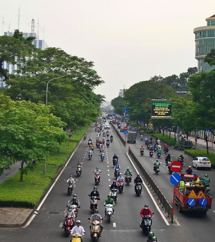 Doanh nghiệp vận tải ủng hộ đề án chuyển từ xe xăng sang xe điện của TP.HCM, kiến nghị xem xét lộ trình phù hợp- Ảnh 1.