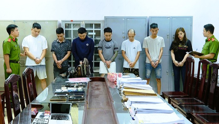 Cặp vợ chồng cầm đầu đường dây "tín dụng đen" cho vay với lãi suất "cắt cổ"- Ảnh 1.