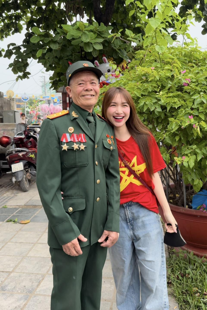 Chi Pu, Tiểu Vy, MONO... chia sẻ mất mát với Hòa Minzy giữa sự kiện, nữ ca sĩ bật khóc trong vòng tay gia đình Hoa Dâm Bụt- Ảnh 5.