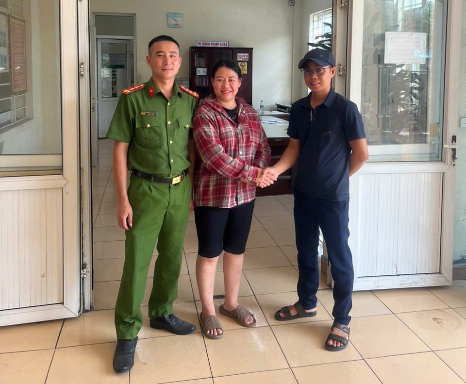 Phát sinh giao dịch 200 triệu đồng với người phụ nữ sinh năm 1990, người đàn ông ở Hải Phòng phải lên công an phường xác minh- Ảnh 1. Phát sinh giao dịch 200 triệu đồng với người phụ nữ sinh năm 1990, người đàn ông ở Hải Phòng phải lên công an phường xác minh- Ảnh 1.