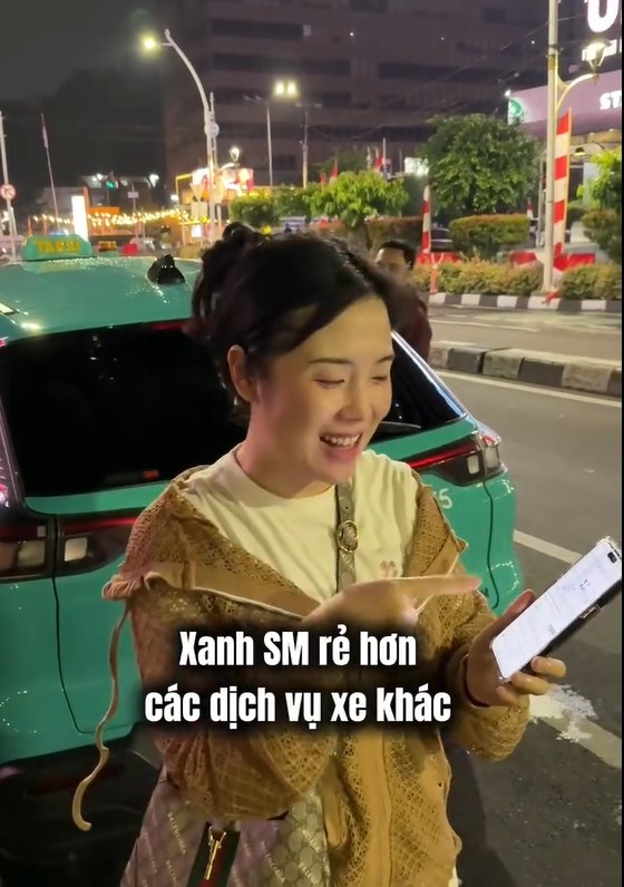 Nghe TikToker Việt review đi Xanh SM tại Indonesia: Rẻ hơn các dịch vụ xe khác- Ảnh 2. Nghe TikToker Việt review đi Xanh SM tại Indonesia: Rẻ hơn các dịch vụ xe khác- Ảnh 2.