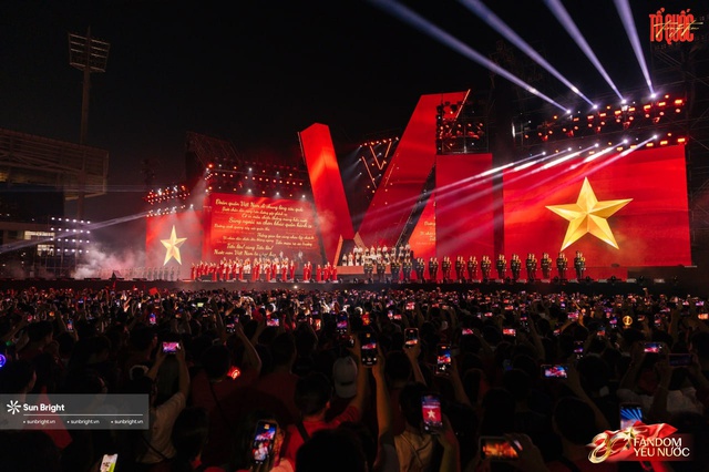 Sức nóng concert quốc gia khiến sao quốc tế cũng phải “nhường đường”- Ảnh 3. Sức nóng concert quốc gia khiến sao quốc tế cũng phải “nhường đường”- Ảnh 3.