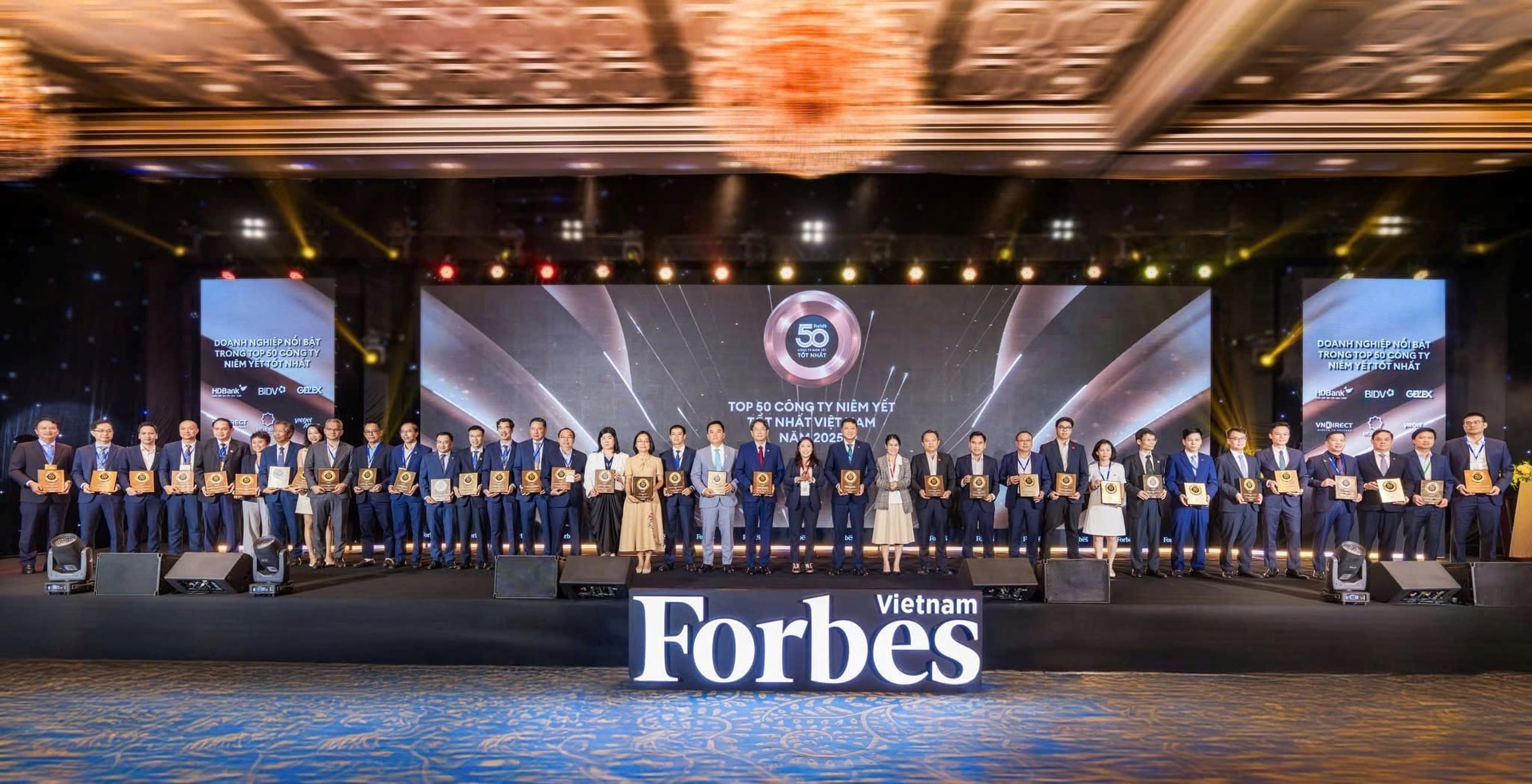 CMC hai năm liên tiếp lọt Top 50 Forbes- Ảnh 1. CMC hai năm liên tiếp lọt Top 50 Forbes- Ảnh 1.
