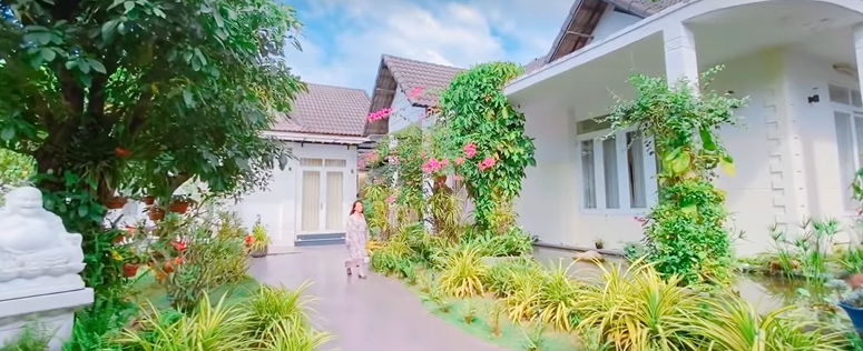Nữ nghệ sĩ cả nước biết mặt, 2 lần đò, tuổi 80 sống một mình trong biệt thự 1.200m2, chuyên tâm tu tập- Ảnh 3. Nữ nghệ sĩ cả nước biết mặt, 2 lần đò, tuổi 80 sống một mình trong biệt thự 1.200m2, chuyên tâm tu tập- Ảnh 3.