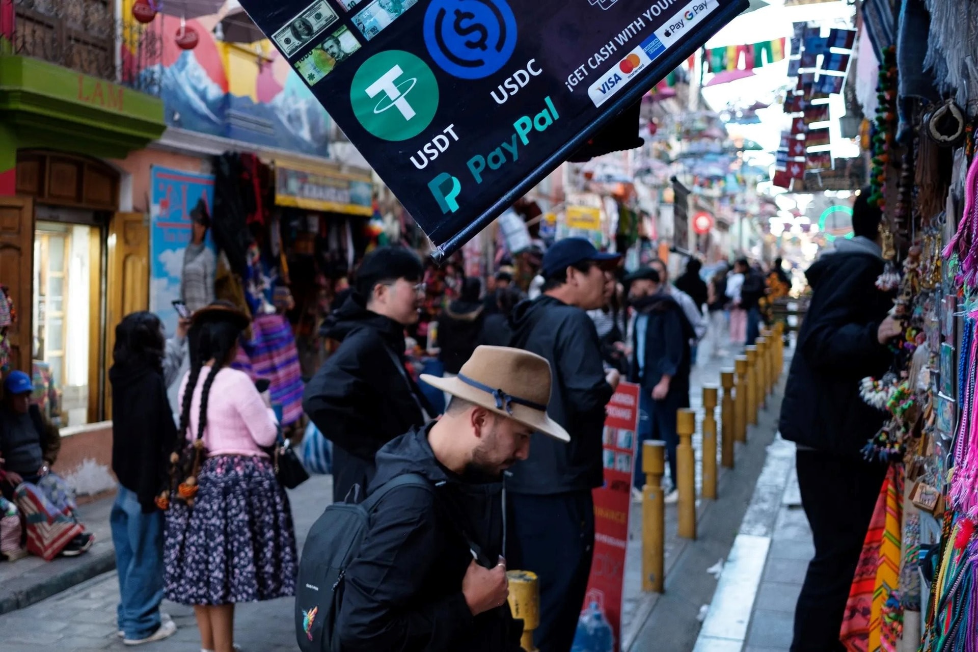 Lo sợ tiền để trong két bị “bay hơi" giá trị, quốc gia 10 triệu dân đời thường hóa bitcoin: Chuyên gia cảnh báo rủi ro từ “chủ nghĩa thực dân tiền số”- Ảnh 1. Lo sợ tiền để trong két bị “bay hơi" giá trị, quốc gia 10 triệu dân đời thường hóa bitcoin: Chuyên gia cảnh báo rủi ro từ “chủ nghĩa thực dân tiền số”- Ảnh 1.