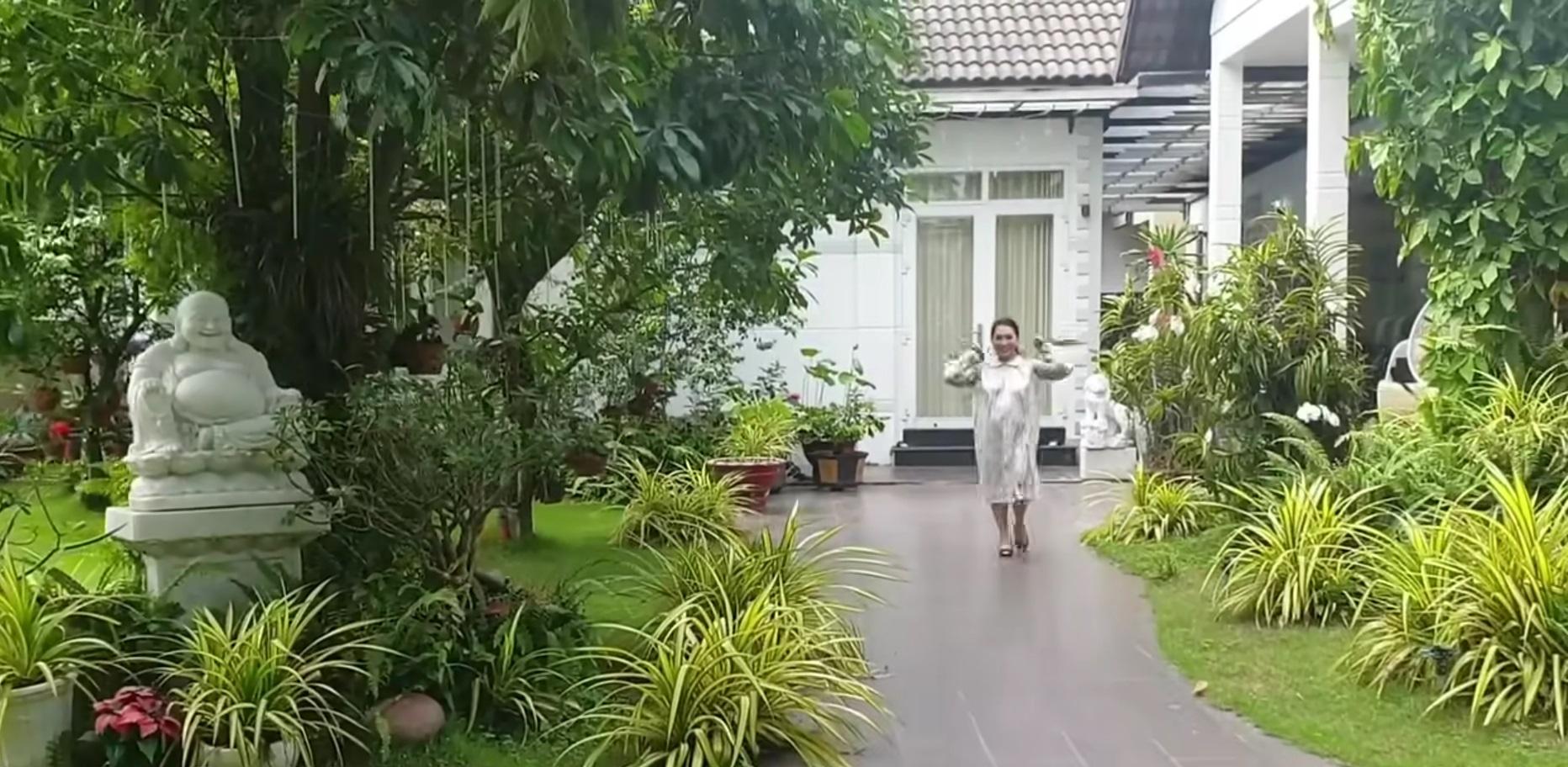 Nữ nghệ sĩ cả nước biết mặt, 2 lần đò, tuổi 80 sống một mình trong biệt thự 1.200m2, chuyên tâm tu tập- Ảnh 2. Nữ nghệ sĩ cả nước biết mặt, 2 lần đò, tuổi 80 sống một mình trong biệt thự 1.200m2, chuyên tâm tu tập- Ảnh 2.