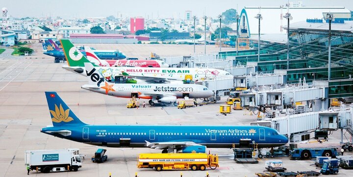 Giá vé máy bay chặng TP.HCM - Hà Nội dịp 2/9 bất ngờ giảm nhiệt- Ảnh 1.