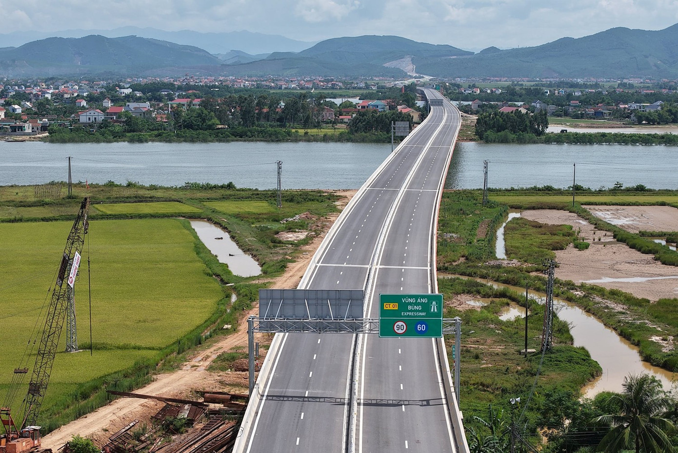 Lưu ý xe đi cao tốc Vũng Áng - Bùng từ ngày 28/8- Ảnh 1.