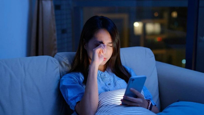 Cảnh báo: Người có thói quen "ôm" điện thoại đi ngủ có thể gặp 5 vấn đề nghiêm trọng này- Ảnh 1. Cảnh báo: Người có thói quen "ôm" điện thoại đi ngủ có thể gặp 5 vấn đề nghiêm trọng này- Ảnh 1.
