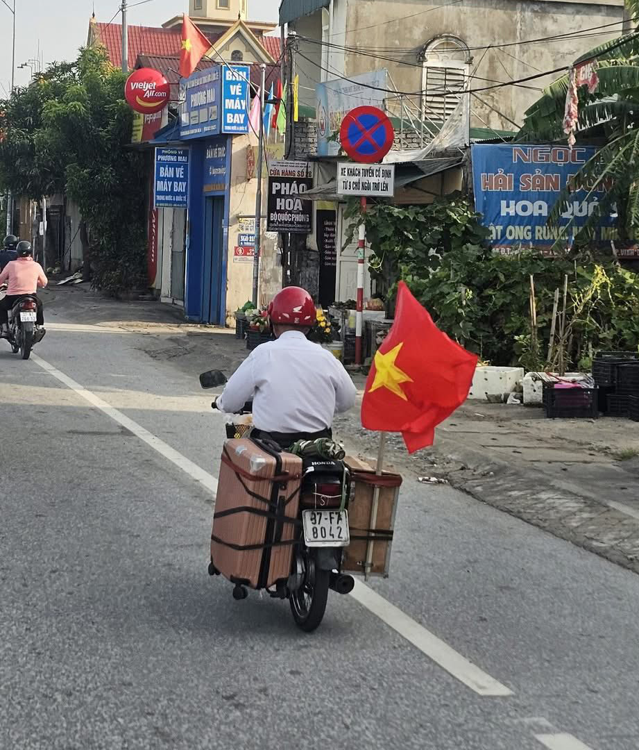 Cựu chiến binh Trần Văn Thanh lại đi xe máy từ Nghệ An ra Hà Nội mừng 2/9: Cập nhật hình ảnh mới nhất tại Thủ đô- Ảnh 4. Cựu chiến binh Trần Văn Thanh lại đi xe máy từ Nghệ An ra Hà Nội mừng 2/9: Cập nhật hình ảnh mới nhất tại Thủ đô- Ảnh 4.