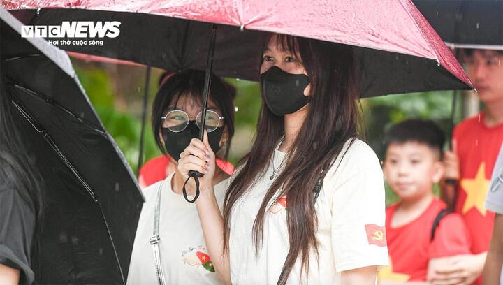 Dự báo thời tiết 10 ngày tới: Hà Nội hứng đợt mưa lớn, Biển Đông đón bão- Ảnh 1.