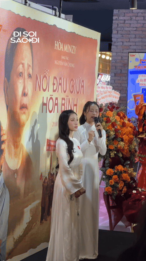 Chi Pu, Tiểu Vy, MONO... chia sẻ mất mát với Hòa Minzy giữa sự kiện, nữ ca sĩ bật khóc trong vòng tay gia đình Hoa Dâm Bụt- Ảnh 1.