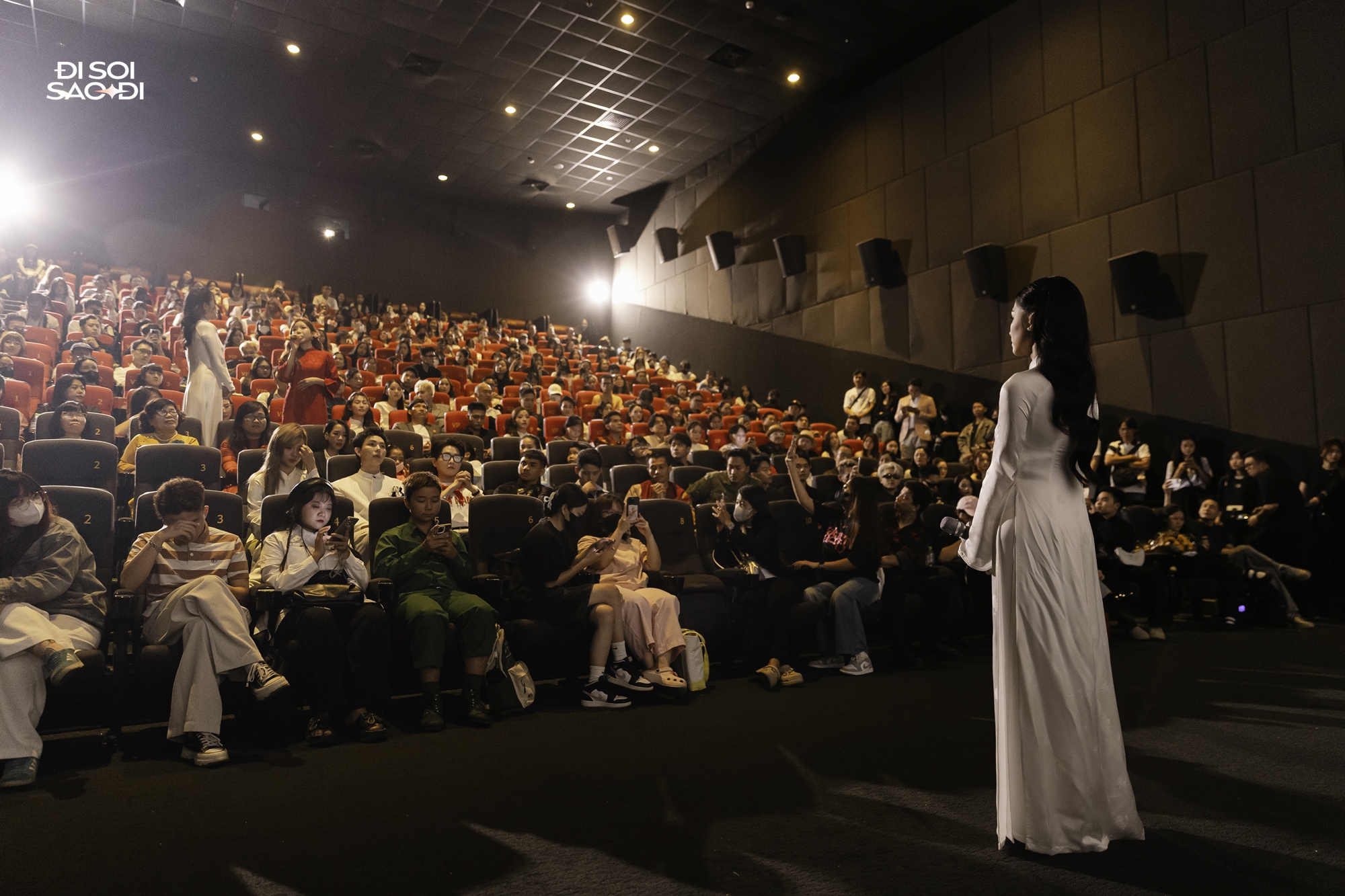 Cả Vbiz khóc nấc trước siêu phẩm mới của Hòa Minzy, cúi rạp người tri ân Mẹ Việt Nam Anh Hùng- Ảnh 4.