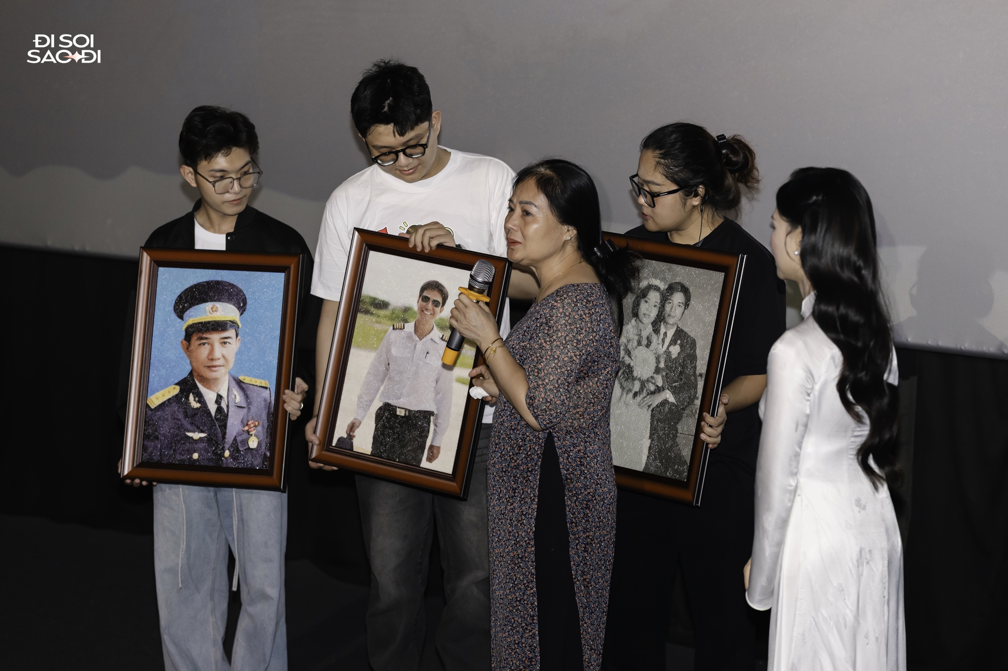 Cả Vbiz khóc nấc trước siêu phẩm mới của Hòa Minzy, cúi rạp người tri ân Mẹ Việt Nam Anh Hùng- Ảnh 8.