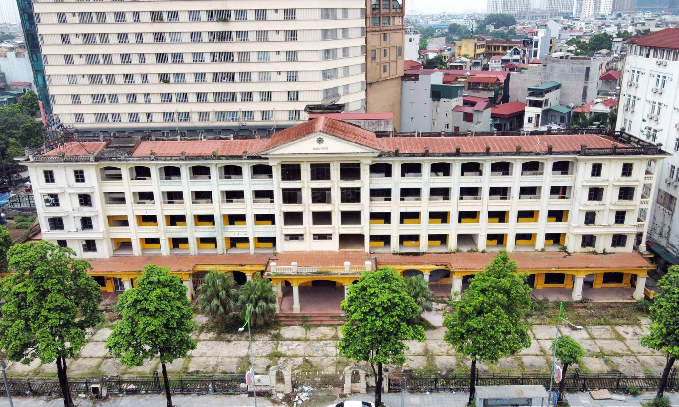 Khách sạn bỏ hoang trên 'đất vàng' Hà Nội sắp phá dỡ để xây cao ốc nghìn tỷ- Ảnh 5. Khách sạn bỏ hoang trên 'đất vàng' Hà Nội sắp phá dỡ để xây cao ốc nghìn tỷ- Ảnh 5.