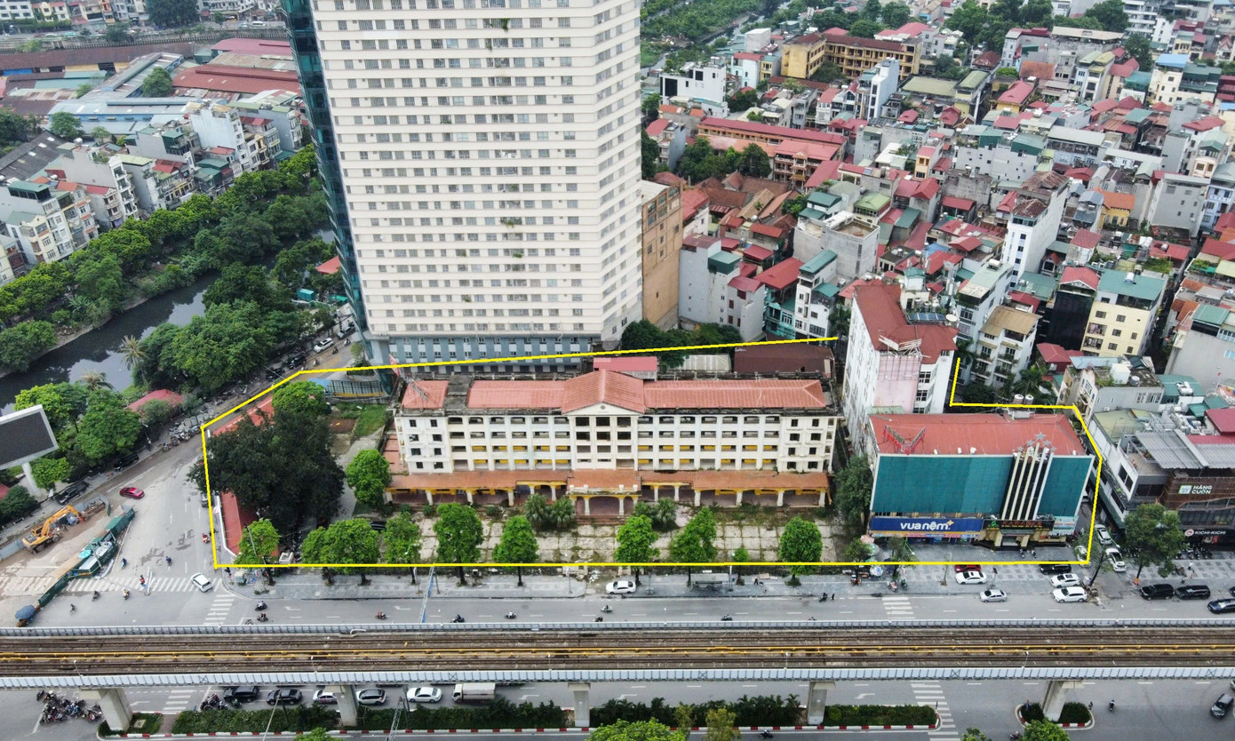 Khách sạn bỏ hoang trên 'đất vàng' Hà Nội sắp phá dỡ để xây cao ốc nghìn tỷ- Ảnh 2. Khách sạn bỏ hoang trên 'đất vàng' Hà Nội sắp phá dỡ để xây cao ốc nghìn tỷ- Ảnh 2.