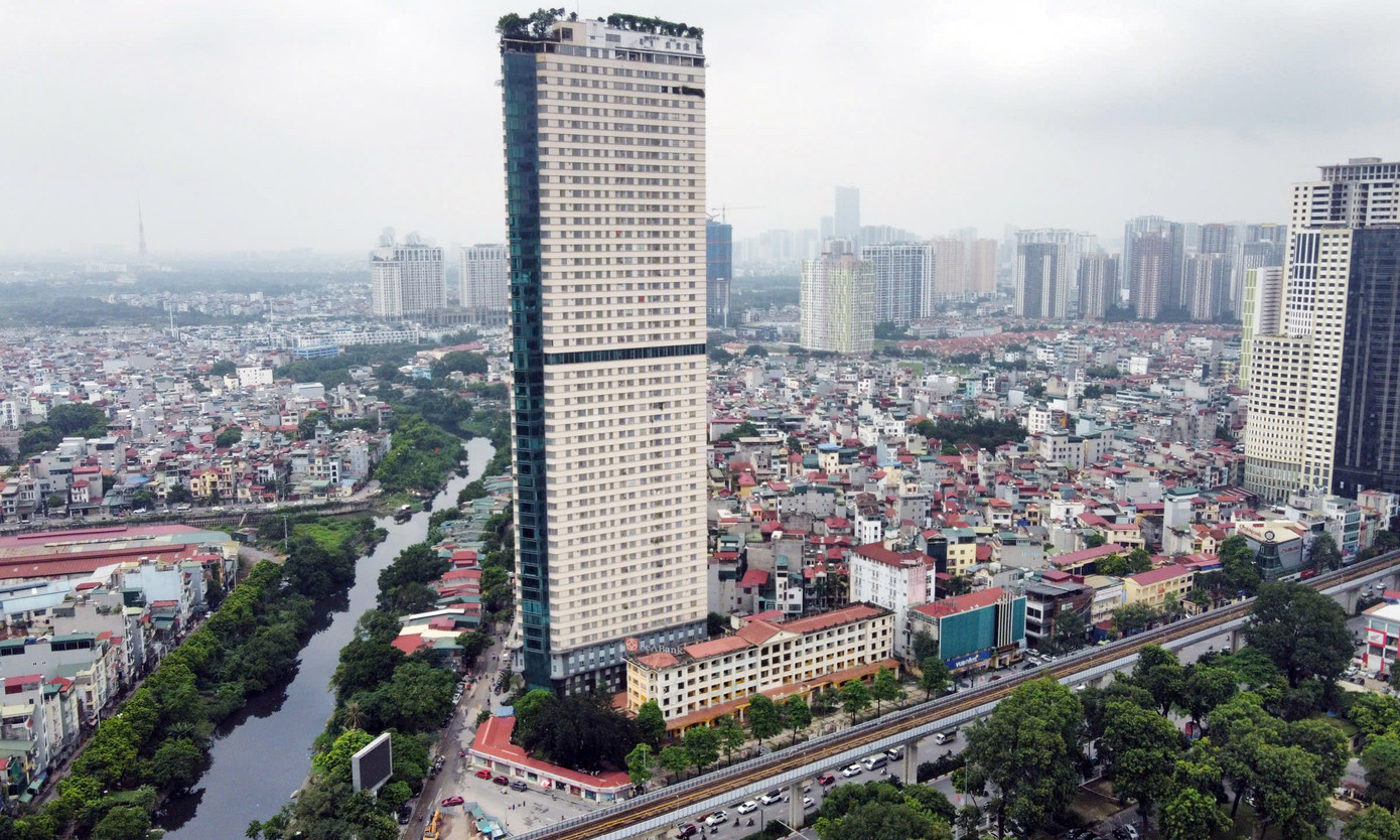 Khách sạn bỏ hoang trên 'đất vàng' Hà Nội sắp phá dỡ để xây cao ốc nghìn tỷ- Ảnh 1. Khách sạn bỏ hoang trên 'đất vàng' Hà Nội sắp phá dỡ để xây cao ốc nghìn tỷ- Ảnh 1.