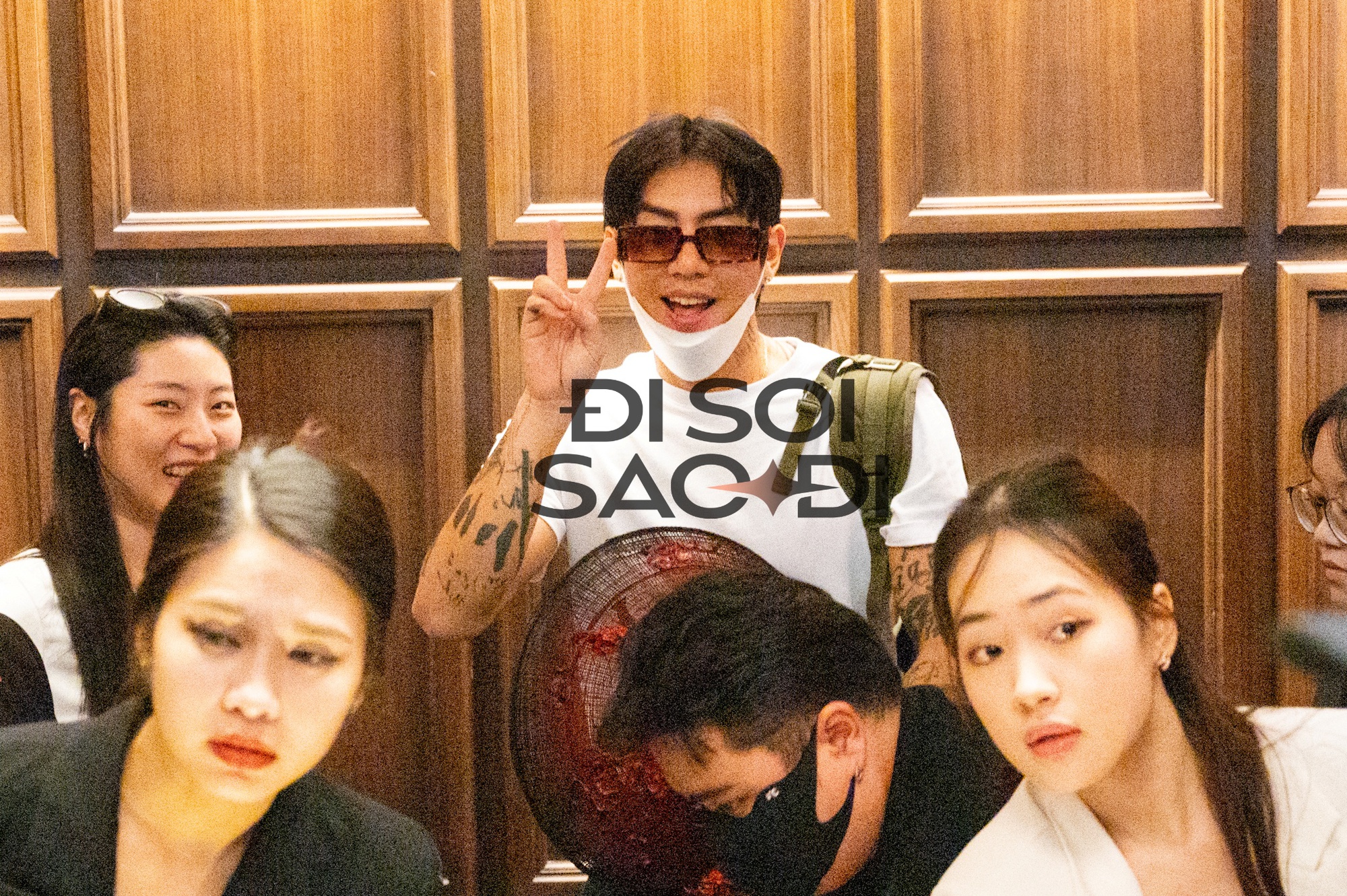 "Trai đẹp khiến cả sân Mỹ Đình phát cuồng" DPR Ian đội nón lá trở lại Việt Nam, biển fan chào đón "rể Việt" gây choáng!- Ảnh 15.