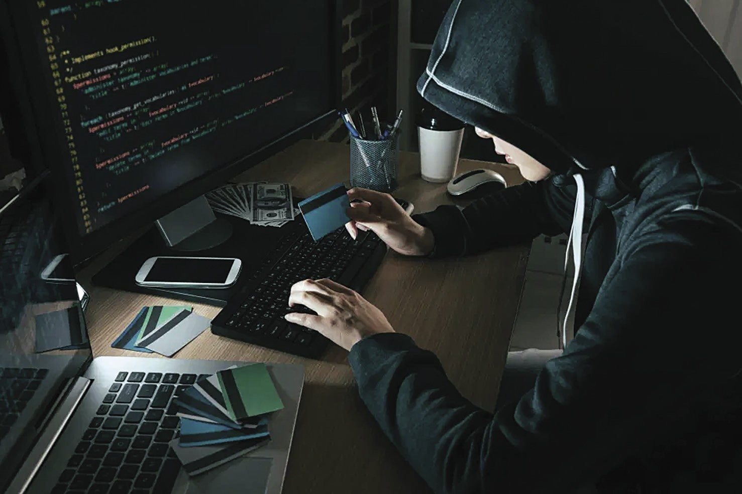 Vì sao người dùng liên tục bị làm phiền bởi tin nhắn, email lừa đảo?- Ảnh 1.