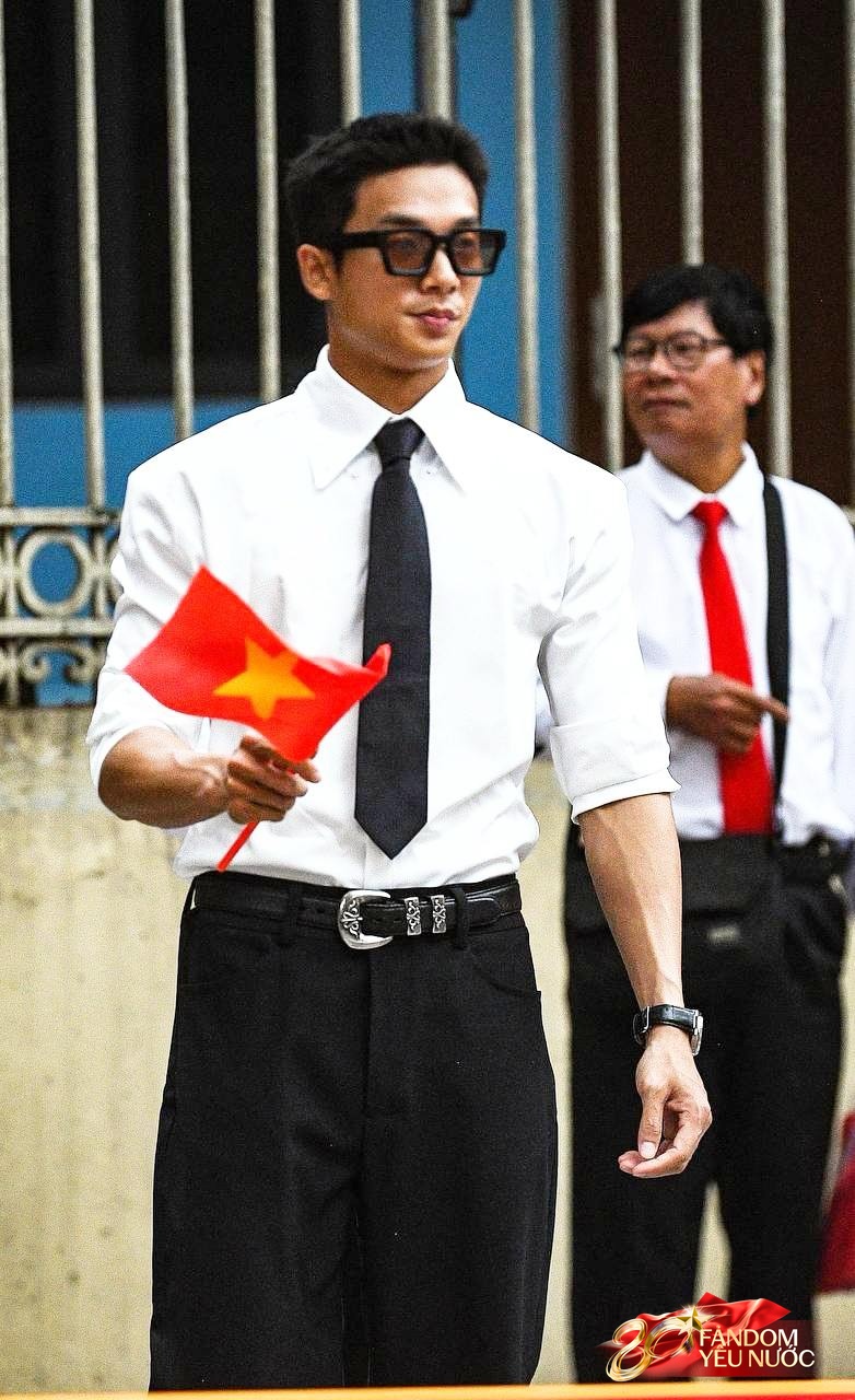 Gặp gỡ "nam thần khẩu trang" gần 1m9 được săn đón trong buổi tổng hợp luyện, diện sơ mi trắng còn gây sốt cỡ này!- Ảnh 6.