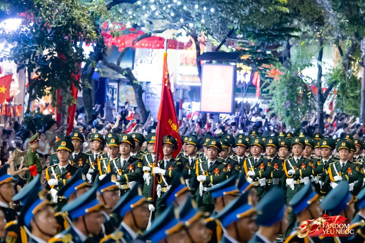 Những khung hình thân thương nhất trong đêm hợp luyện đầu tiên ở Hà Nội- Ảnh 7.