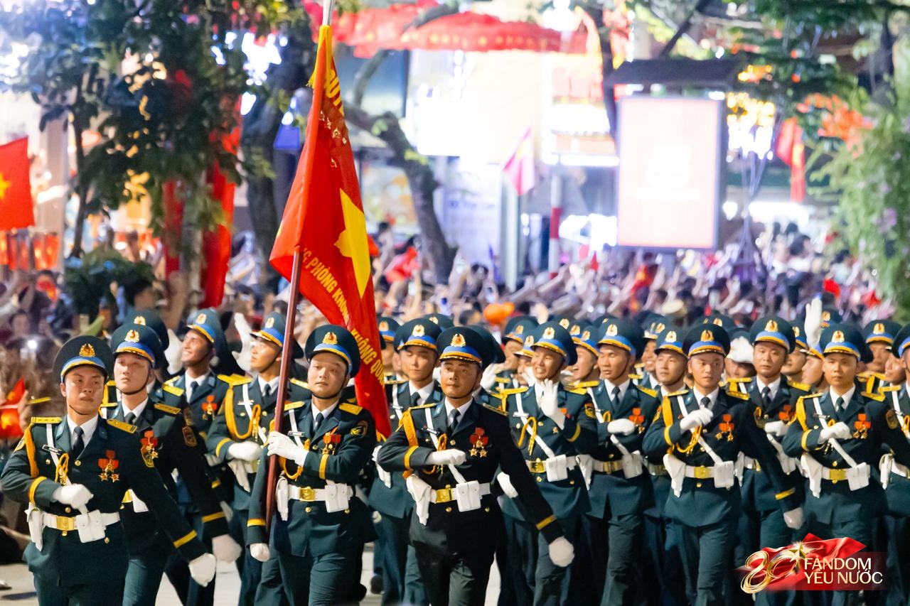 Những khung hình thân thương nhất trong đêm hợp luyện đầu tiên ở Hà Nội- Ảnh 8.
