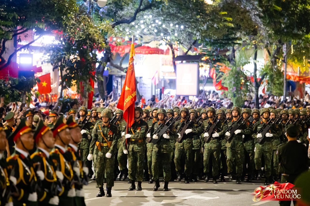 Những khung hình thân thương nhất trong đêm hợp luyện đầu tiên ở Hà Nội- Ảnh 9.