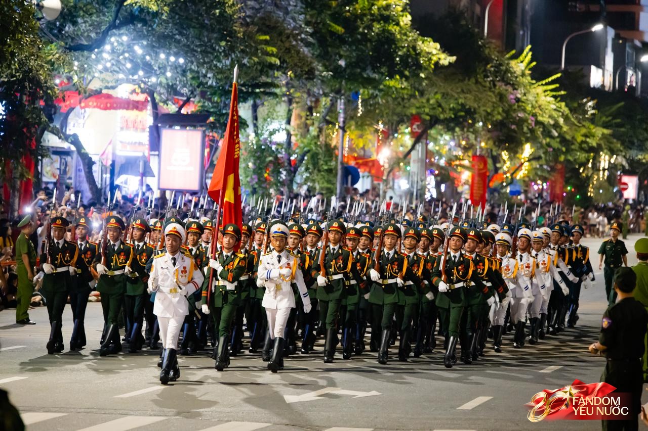 Những khung hình thân thương nhất trong đêm hợp luyện đầu tiên ở Hà Nội- Ảnh 1.