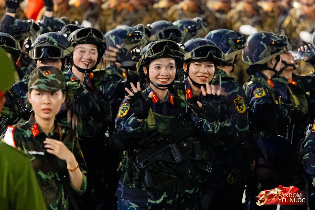 Những khung hình thân thương nhất trong đêm hợp luyện đầu tiên ở Hà Nội- Ảnh 12.